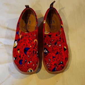 UN women's red fire of small toys art conves walking travel slip-on shoes